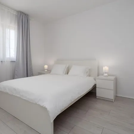 Aria Private Pool Near Villa