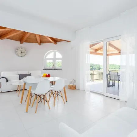 Aria Private Pool Near Villa