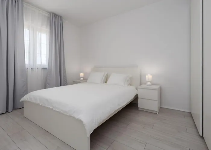 Aria Private Pool Near Vila