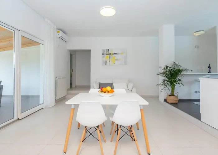 Aria Private Pool Near Vila *