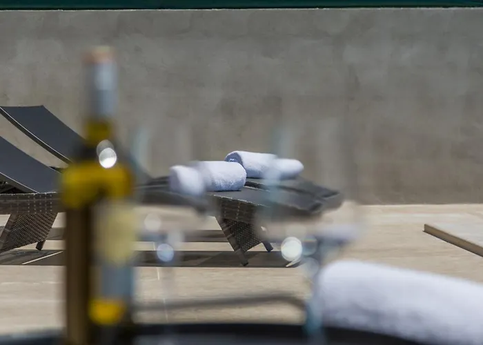 Aria Private Pool Near Vila