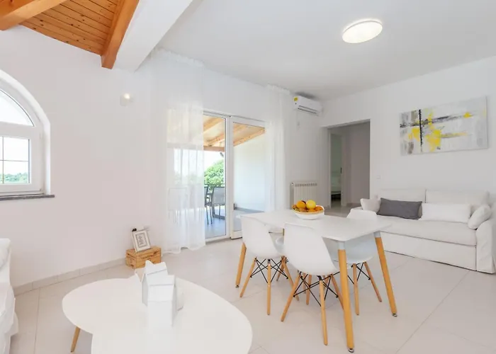 Aria Private Pool Near