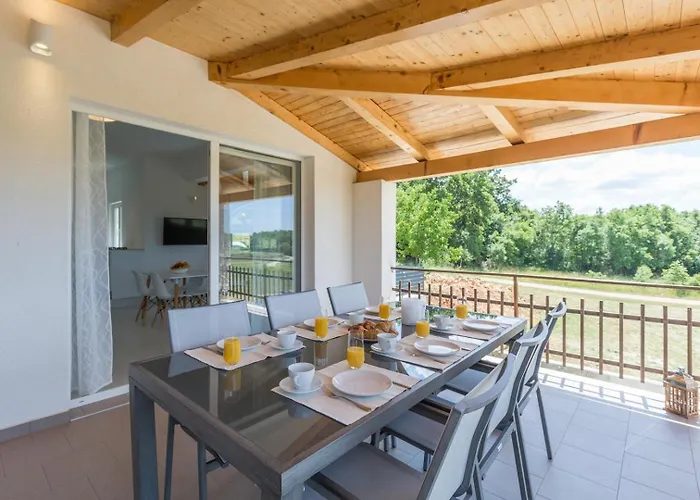 Aria Private Pool Near Vila