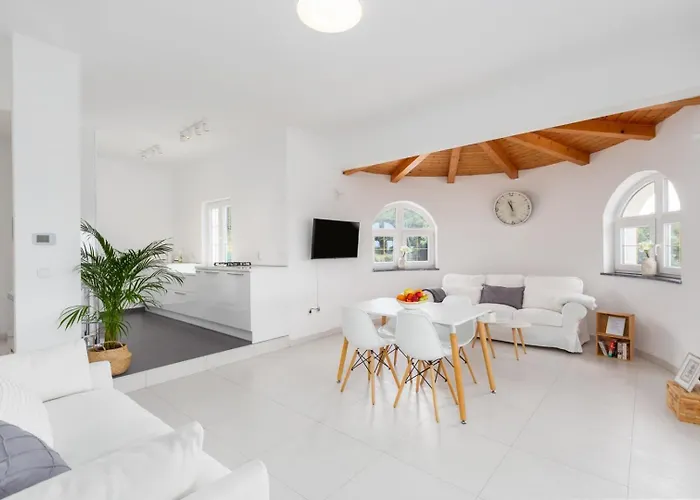 Aria Private Pool Near Vila Vrsar