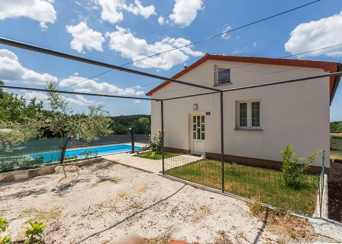 Aria Private Pool Near Vila