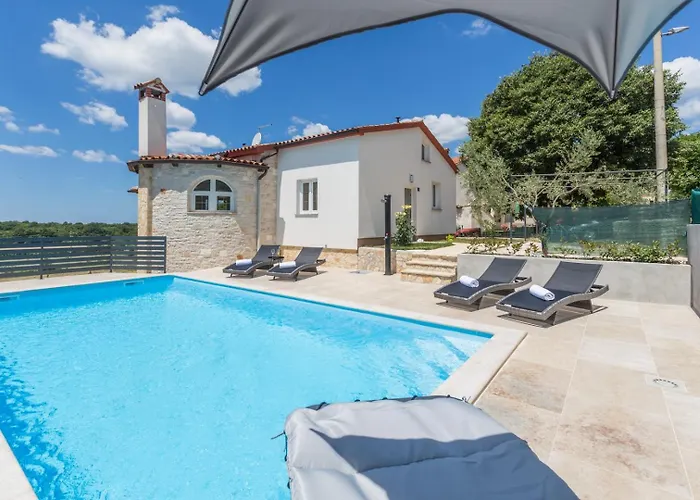 Aria Private Pool Near Vila *